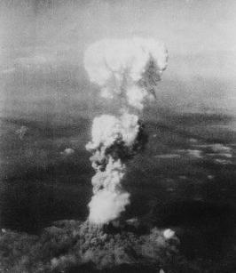 两次对日本原子轰炸的飞行员 美国空军退役少将查尔斯·斯韦尼简介