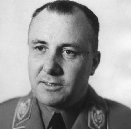 1921年希特勒取代安东·德莱克斯勒成为纳粹党领袖
