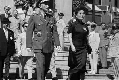杜月笙为什么不同意和蒋介石去台湾，晚年只能躲在香港