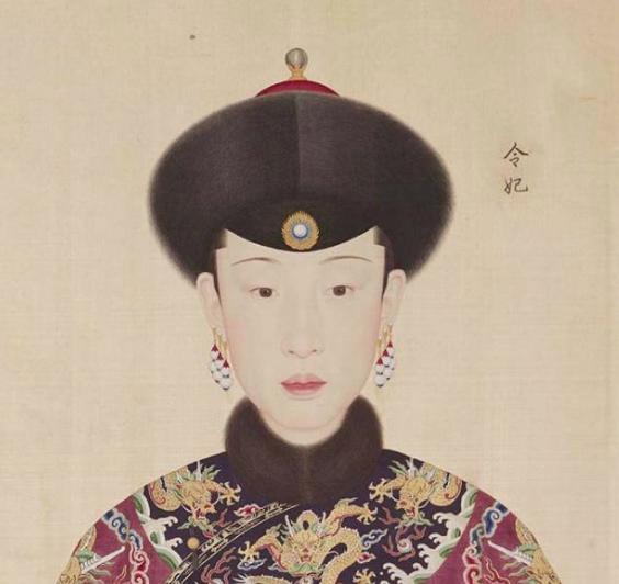 她是大清唯一一位汉人血统的皇后，深得乾隆喜爱