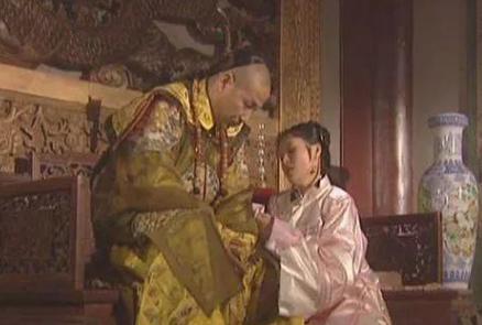 大清朝唯一一个可以用龙袍下葬的女人，也是康熙最疼爱的人。