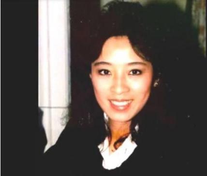 华裔空姐邓月薇是谁 她的名字为什么会在911纪念馆中排名第一位
