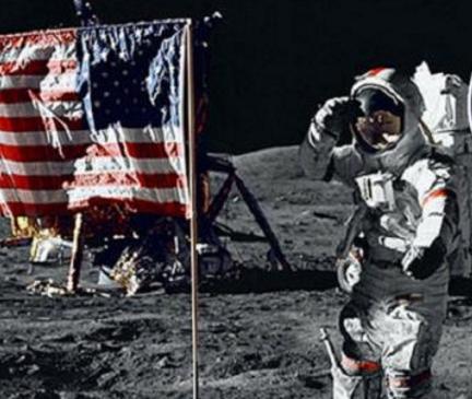 首位踏上月球的宇航员 美国宇航员阿姆斯特朗简介
