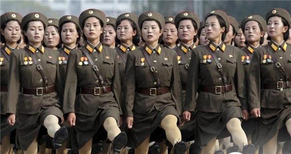 各国女兵方阵谁最美？盘点各国阅兵场上的女兵 中国女兵太美了