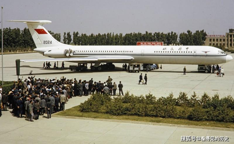 历史老照片 1973年北京首都国际机场 苏联产的伊尔客机
