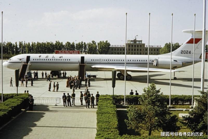 历史老照片 1973年北京首都国际机场 苏联产的伊尔客机