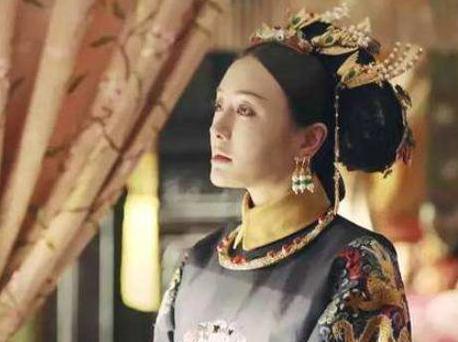 按道理来说皇帝的妃子都是国色天香的 为什么清朝的妃子们都这么丑呢