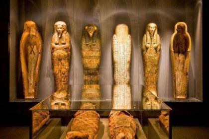 为什么古代埃及人民不选择将死者埋葬 而是制成木乃伊呢
