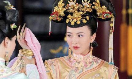 她是清朝唯一改嫁的皇后，最后却怀着孩子被赶出宫外