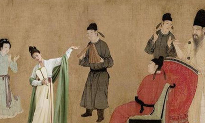 刘娥几次身着帝王衮服，但她为何临终之前却不断拉扯衣服？