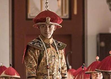 在清朝时期，皇帝的一天是如何度过的？