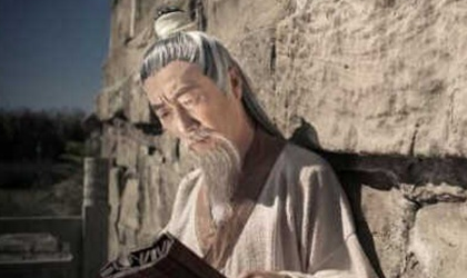 司马迁作为西汉时期的人，他怎么书写西汉之前的历史？