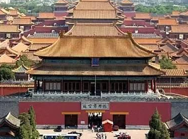 历史上朱元璋建国后，将首都定在南京而非长安是为何？